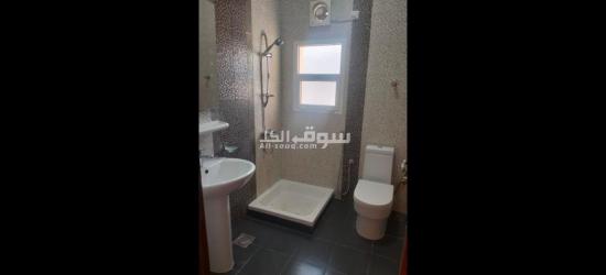 شقه واسعه للايجار العامرات موقع ممتاز - 4