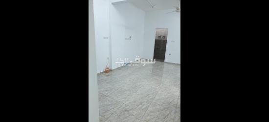 للايجار شقة ممتازة بموقع ممتاز في المعبيلة الجنوبية مقابل نيستو الجديد وخلف موني باك مباشرة - 2