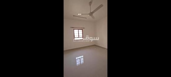 للايجار فيلا مؤثثة وممتازة وبموقع ممتاز بالقرب من مسجد جامع محمد الامين ومن محطة نفط عمان - 3