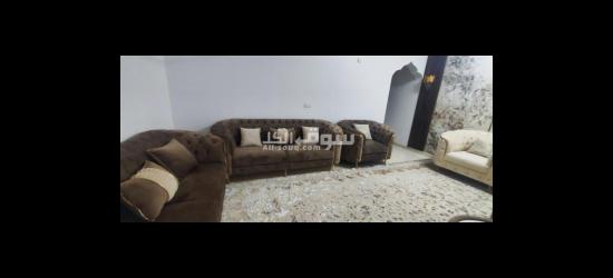 طقمين كنب فاخر مع كراسي وطاولات بحالة ممتازة - 6